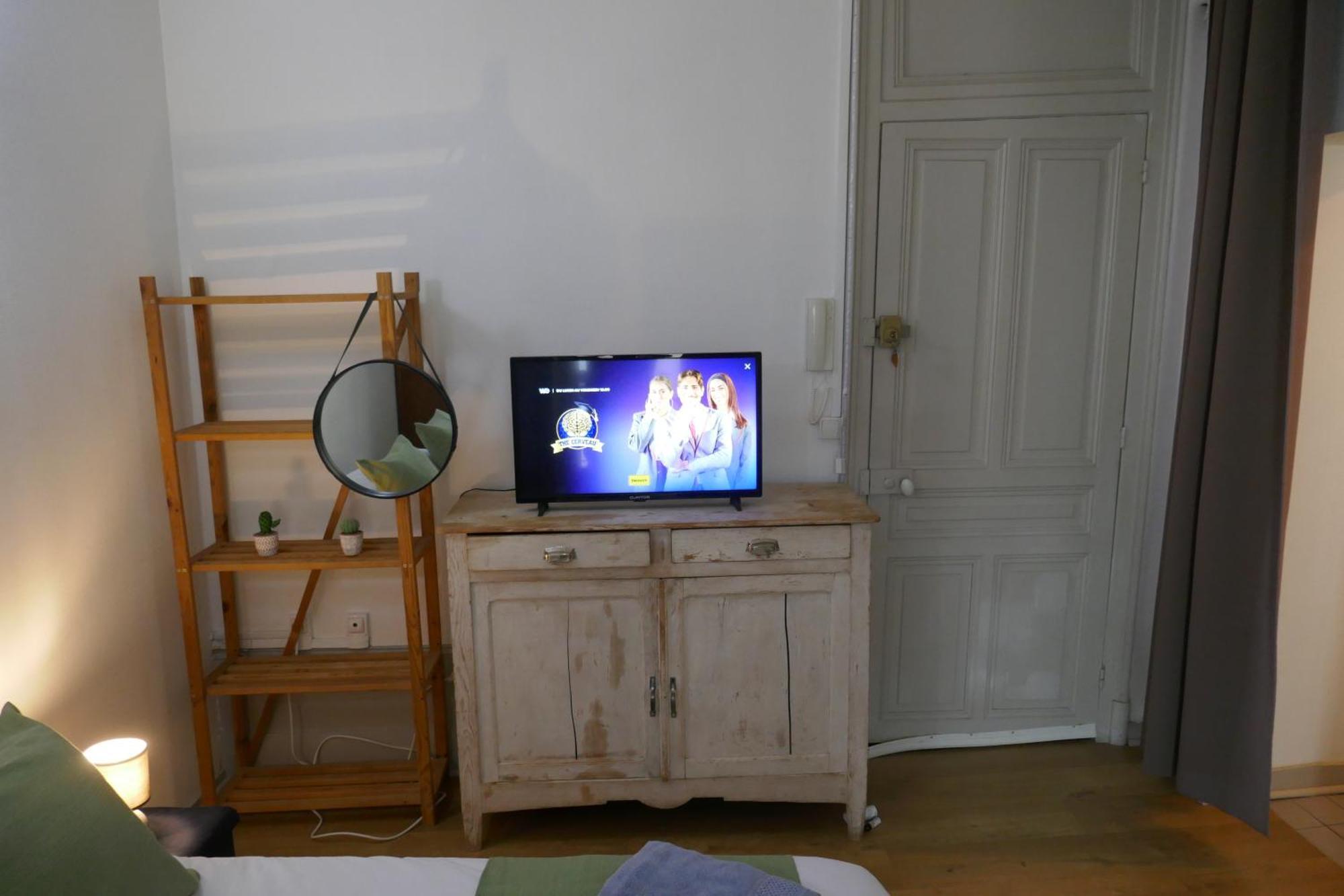 Le Carnot, A Deux Pas Du Centre Ville ブザンソン エクステリア 写真